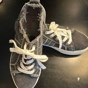 Jelly pop charcoal platform sneakers